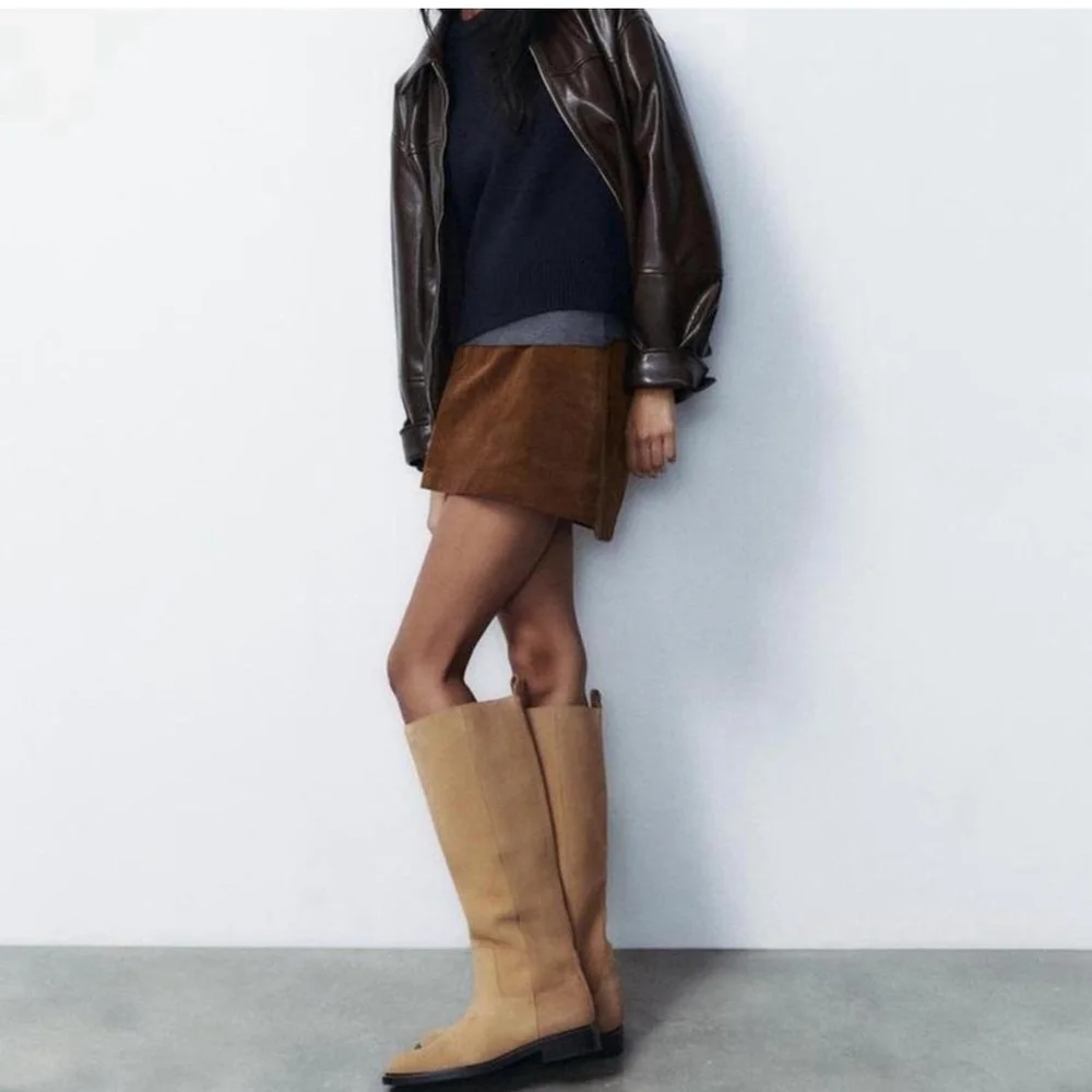 ZARA FLAT SUEDE BOOTS WITH INTERIOR LINING. SIZE 9 or 40